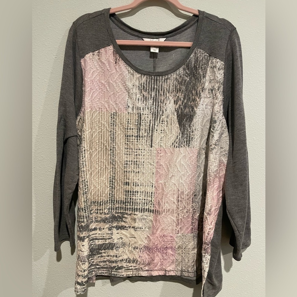 CJ Banks gray long sleeve shirt with textured pink/white/tan design. Siz…